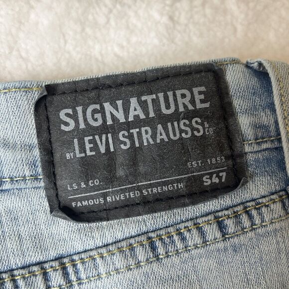 Signature Levi Strauss Men’s 36x32 Light wash Straight Cut Casual Normcore - Picture 10 of 12